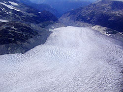 Photo courtesy of Miriam Schilling. A wide glacier flows down a steep mountainside.